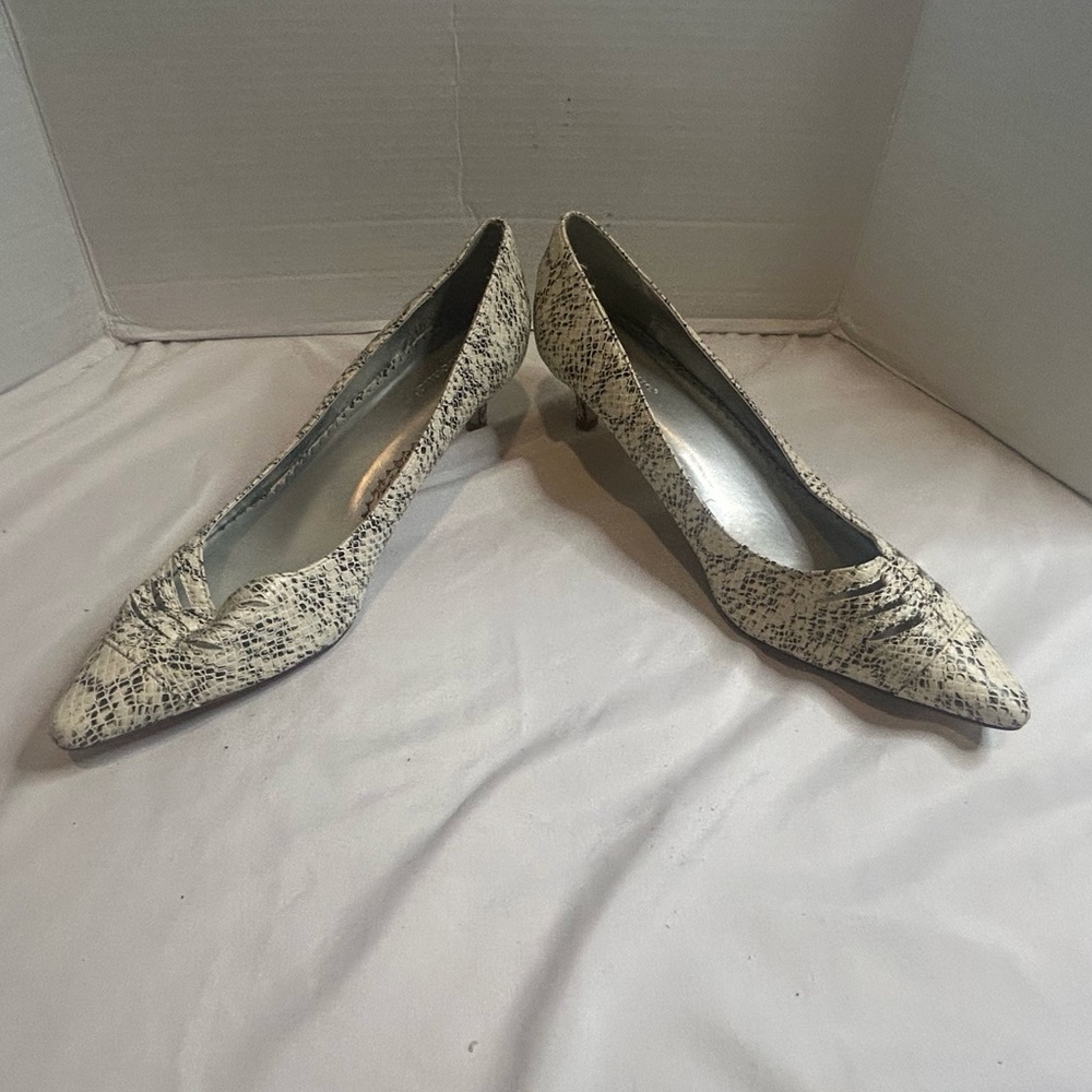 AVENUE SHOES - Picture 8 of 10